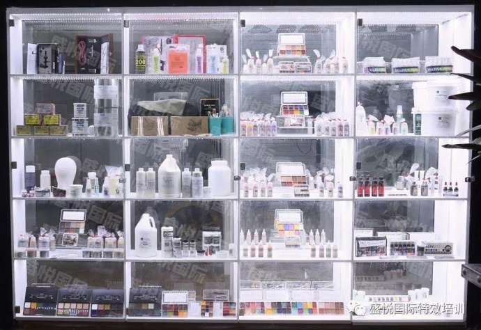 中國(guó)首位入圍IMATS大(dà)賽的(de)特效化(huà)妝師(shī)！