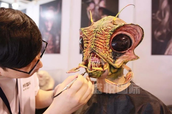 2017SHCC盛況回顧，看(kàn)盛悅國(guó)際現(xiàn)場(chǎng)展示物(wù)理(lǐ)特效化(huà)妝（多(duō)圖來(lái)襲！）