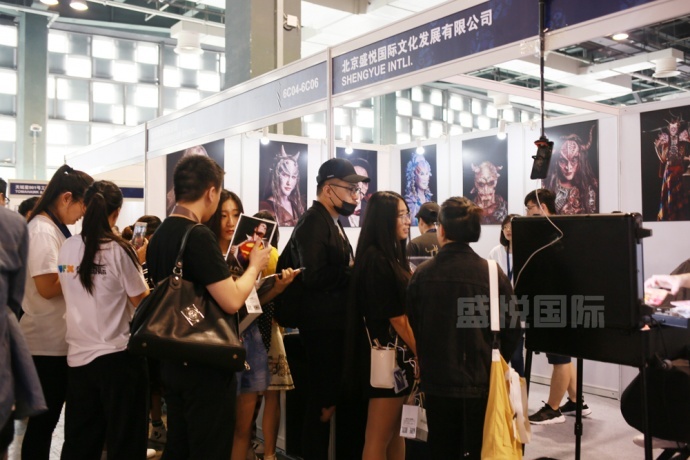 2017SHCC盛況回顧，看(kàn)盛悅國(guó)際現(xiàn)場(chǎng)展示物(wù)理(lǐ)特效化(huà)妝（多(duō)圖來(lái)襲！）