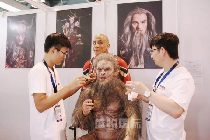 2017SHCC盛況回顧，看(kàn)盛悅國(guó)際現(xiàn)場(chǎng)展示物(wù)理(lǐ)特效化(huà)妝（多(duō)圖來(lái)襲！）